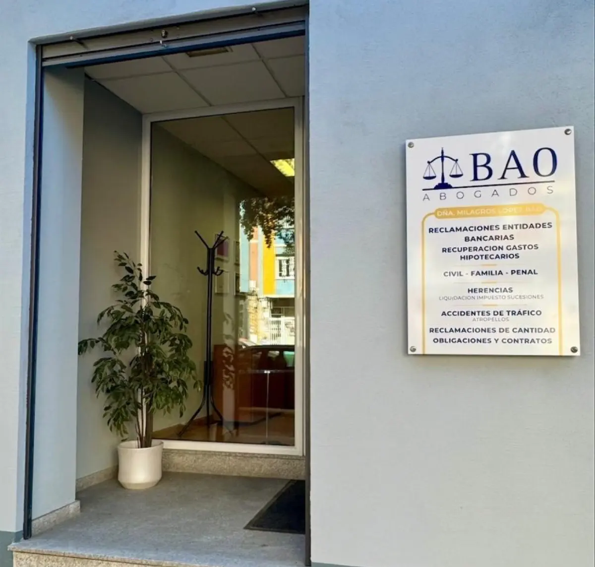 Mila López Bao Abogada