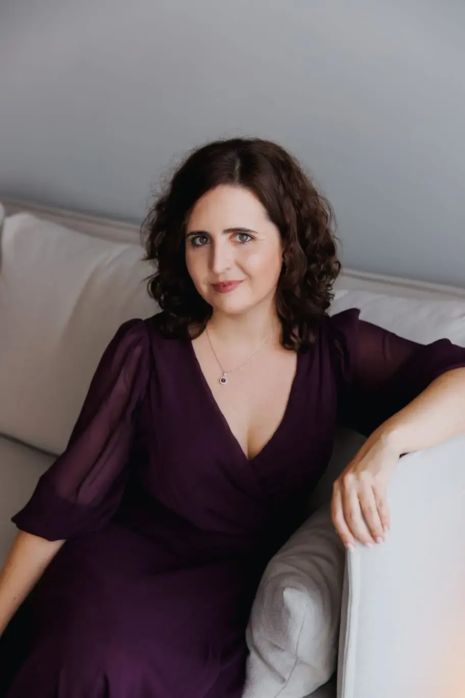 Ana Roncel Abogada
