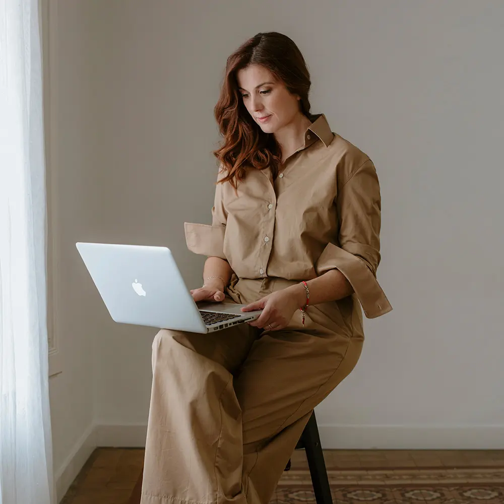 Montse Damián Abogada
